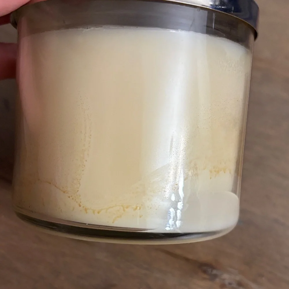 Bath & Body Works Hot Cocoa & Cream Candle 3-Wick | Cozy Chocolate Vanilla - Picture 4 of 5